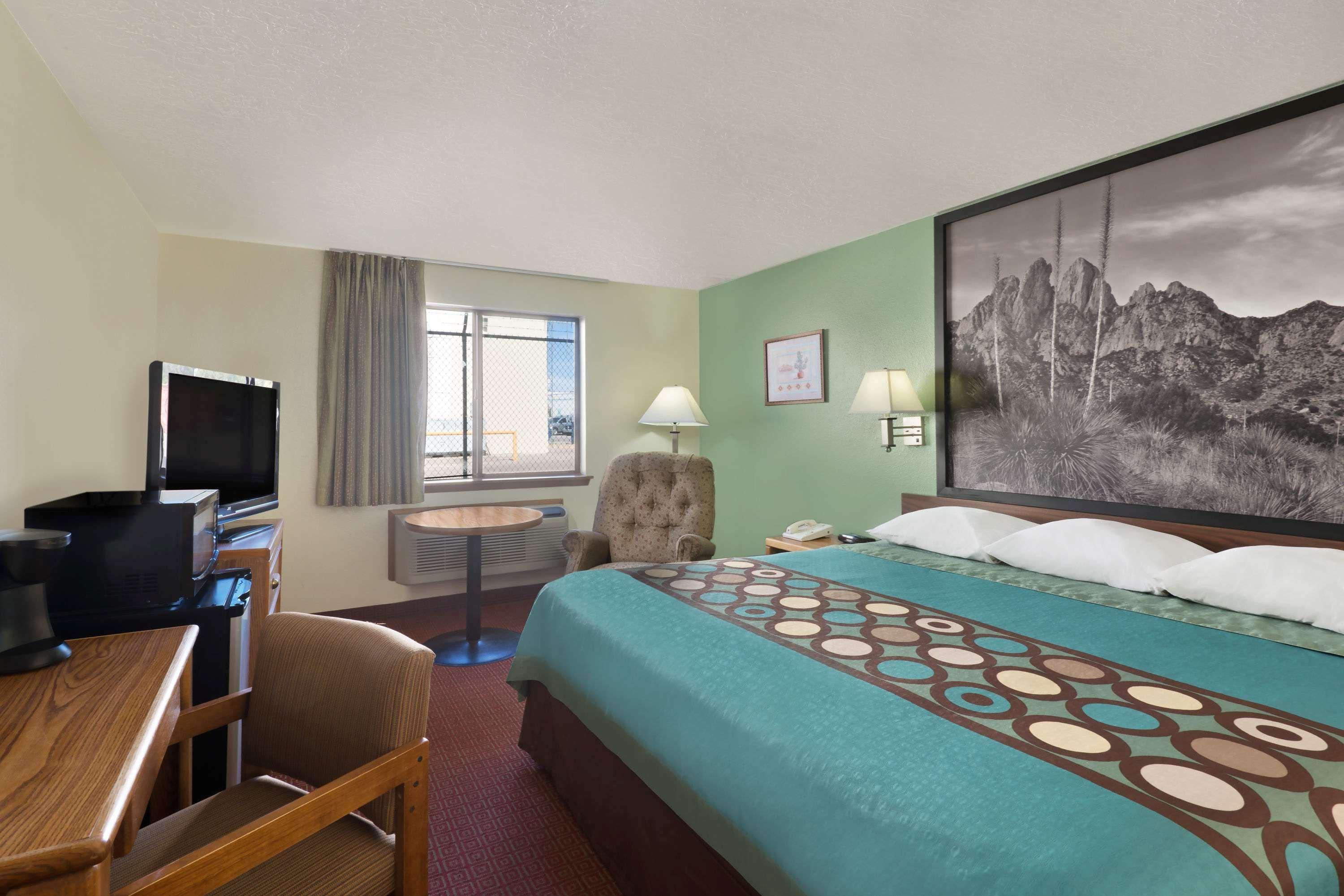 Super 8 By Wyndham Alamogordo - White Sands Dış mekan fotoğraf
