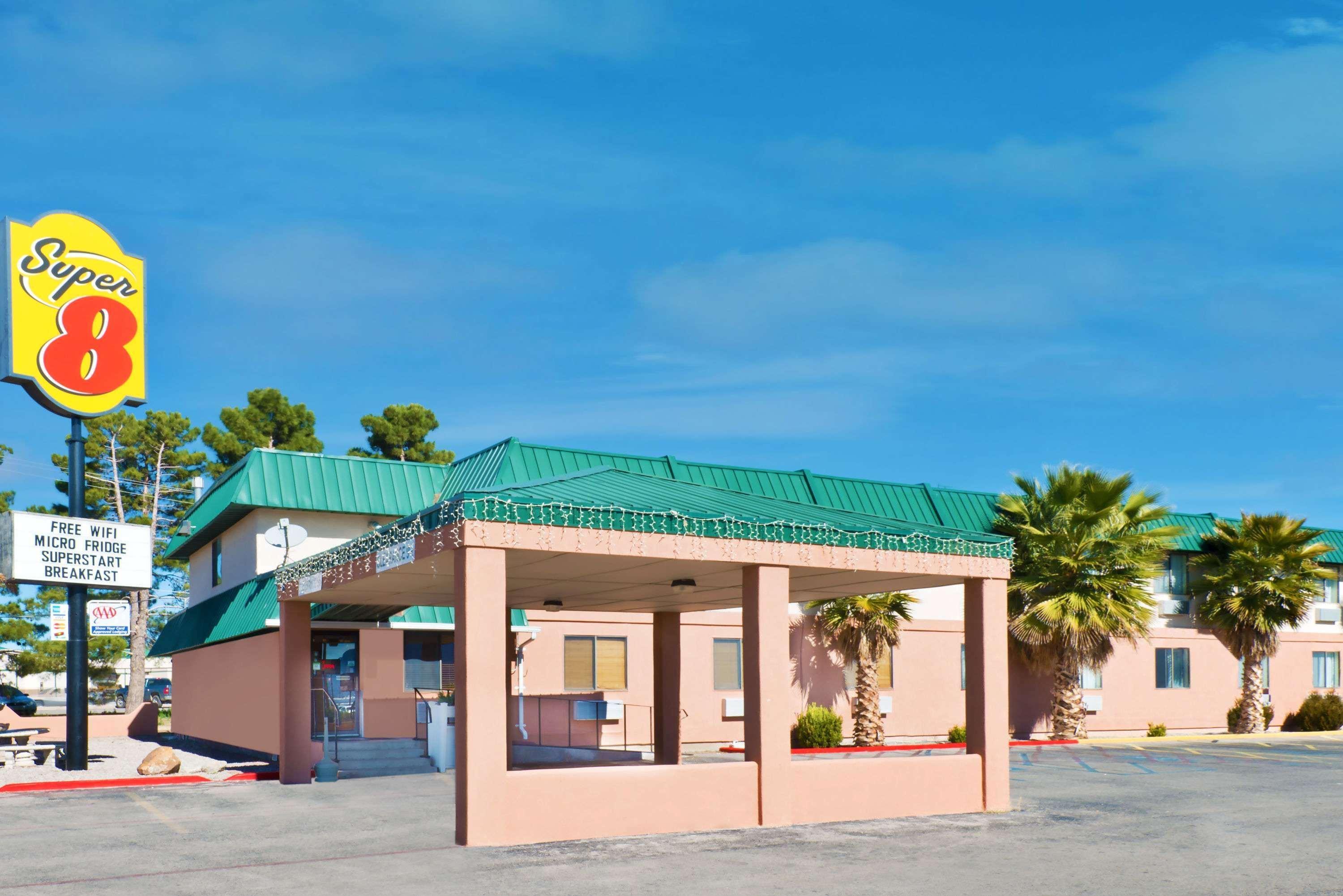 Super 8 By Wyndham Alamogordo - White Sands Dış mekan fotoğraf