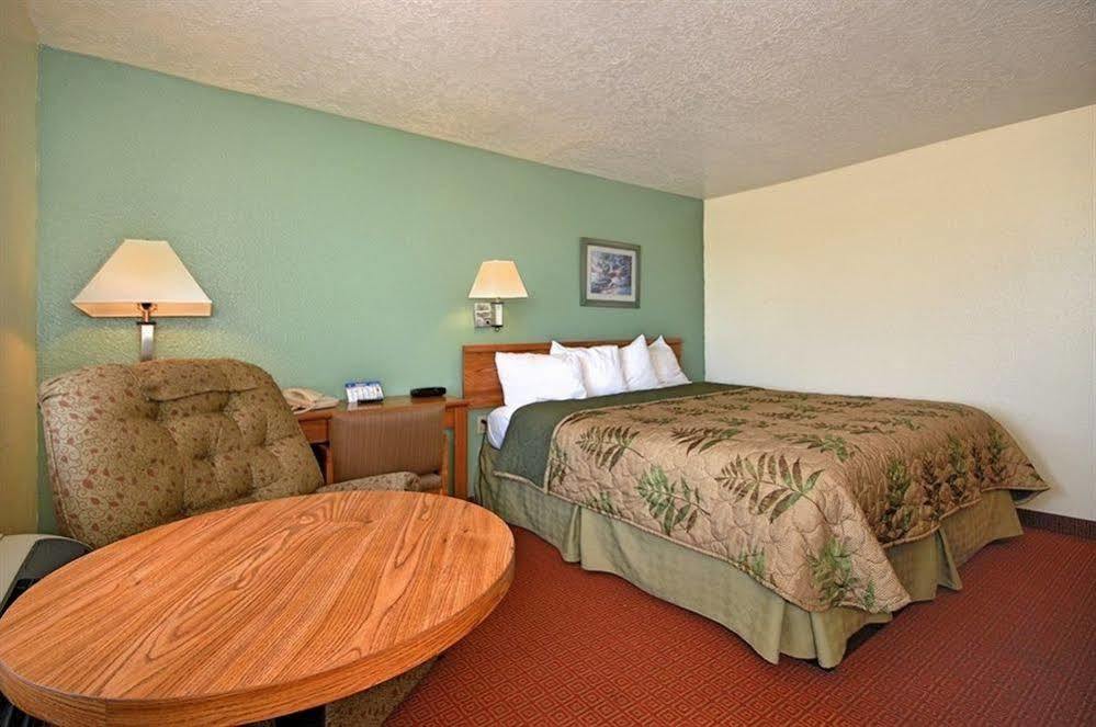 Super 8 By Wyndham Alamogordo - White Sands Dış mekan fotoğraf