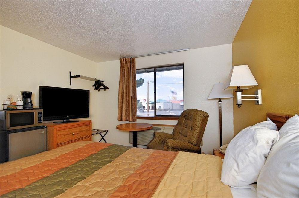 Super 8 By Wyndham Alamogordo - White Sands Dış mekan fotoğraf